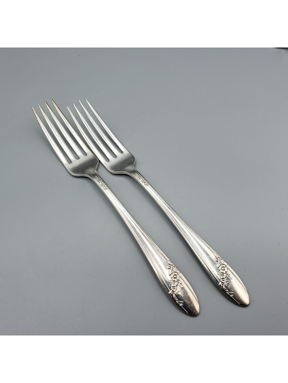 Oneida Community Tudor Plate Silverplate Dinner Forks Queen Bess 1946 Flatware 2